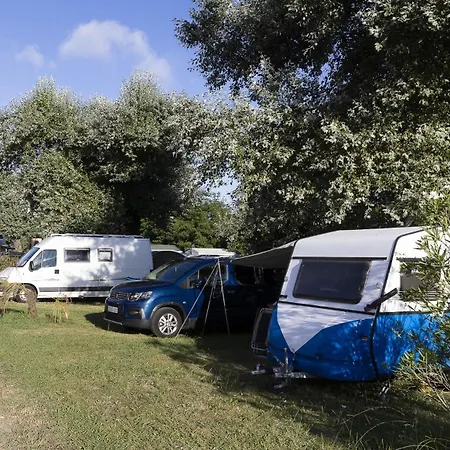 4 Personnes * Mirepoix (Ariege)