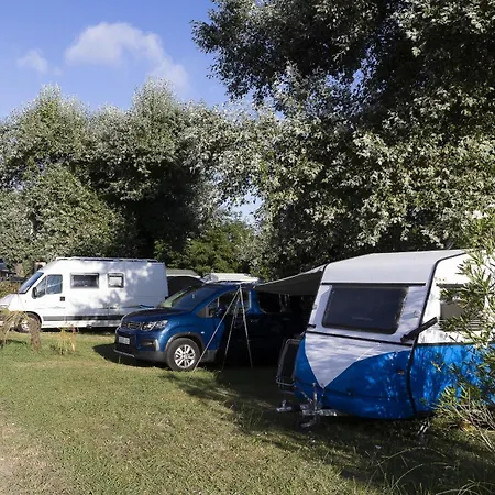 4 Personnes * Mirepoix (Ariege)
